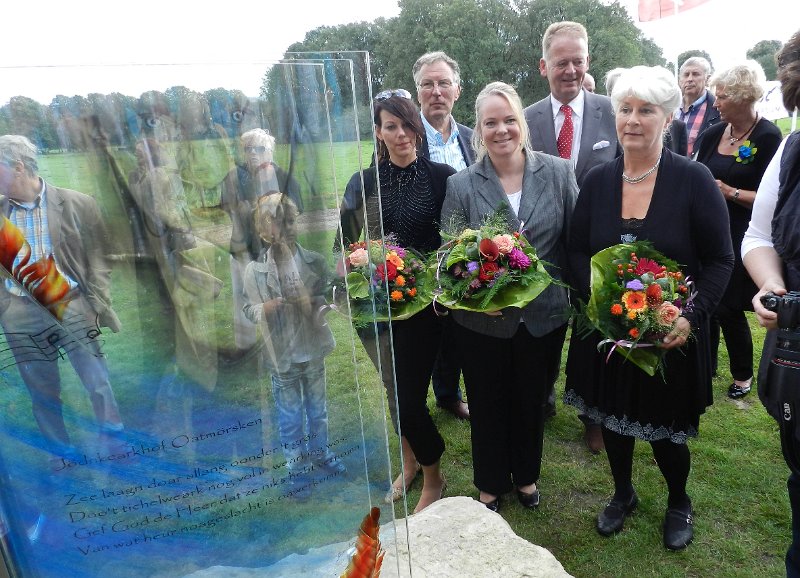 24c-BM may wobke harrie desiree.jpg - Nog weer even poseren.